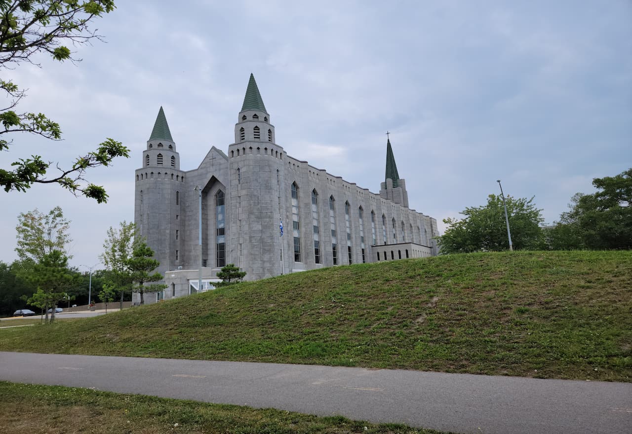 Thumbnail-For-Laval University Campus Church-By-Credit Instant