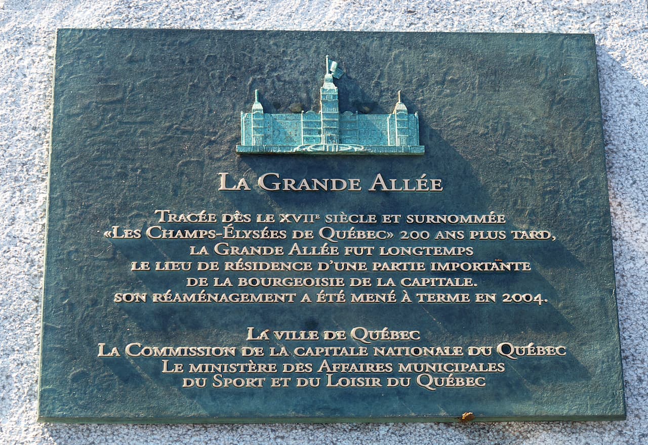 Thumbnail-For-Grande Allée-Plaque-By-Credit Instant