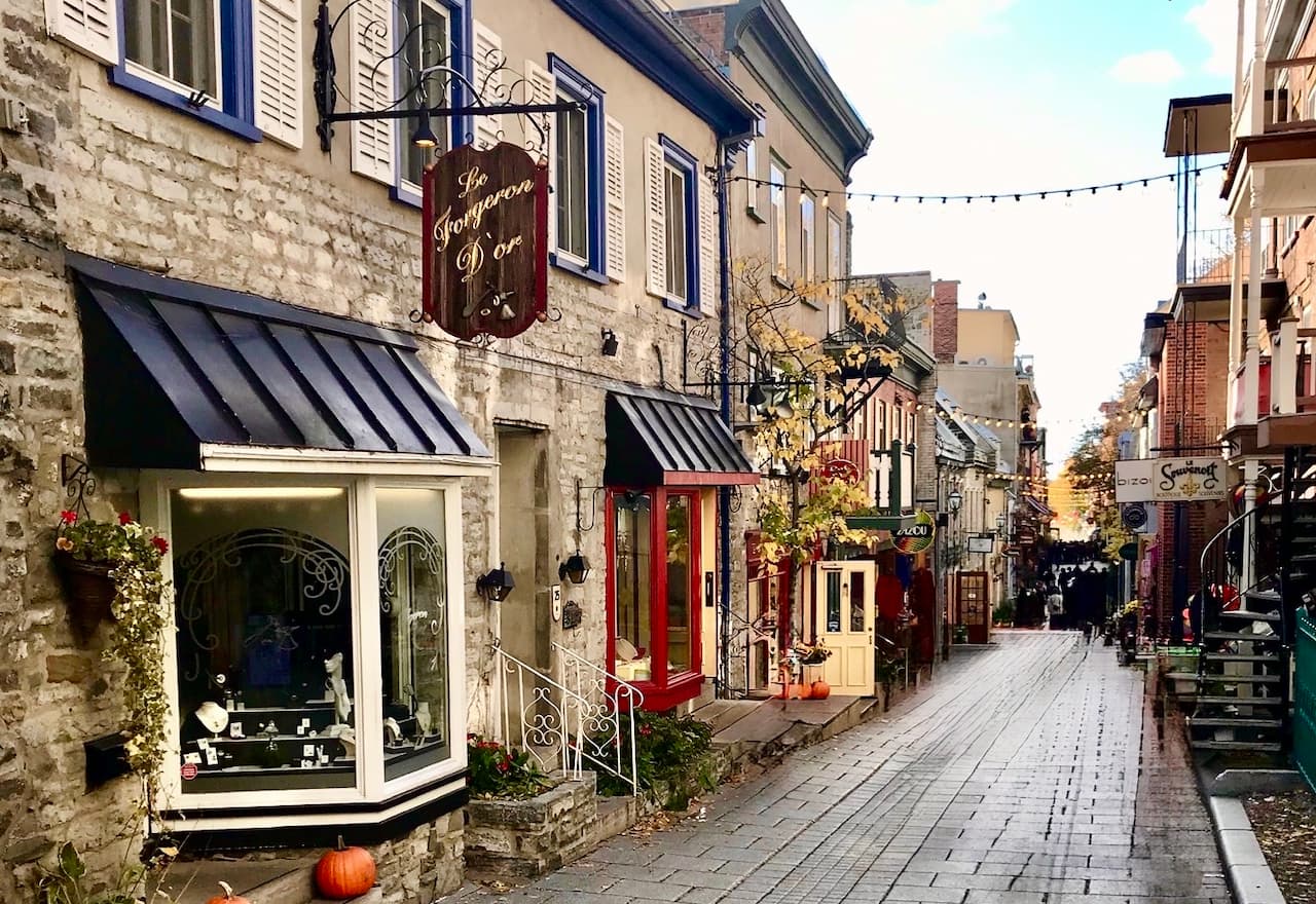Thumbnail-For-Rue du Petit Champlain-By-Credit Instant
