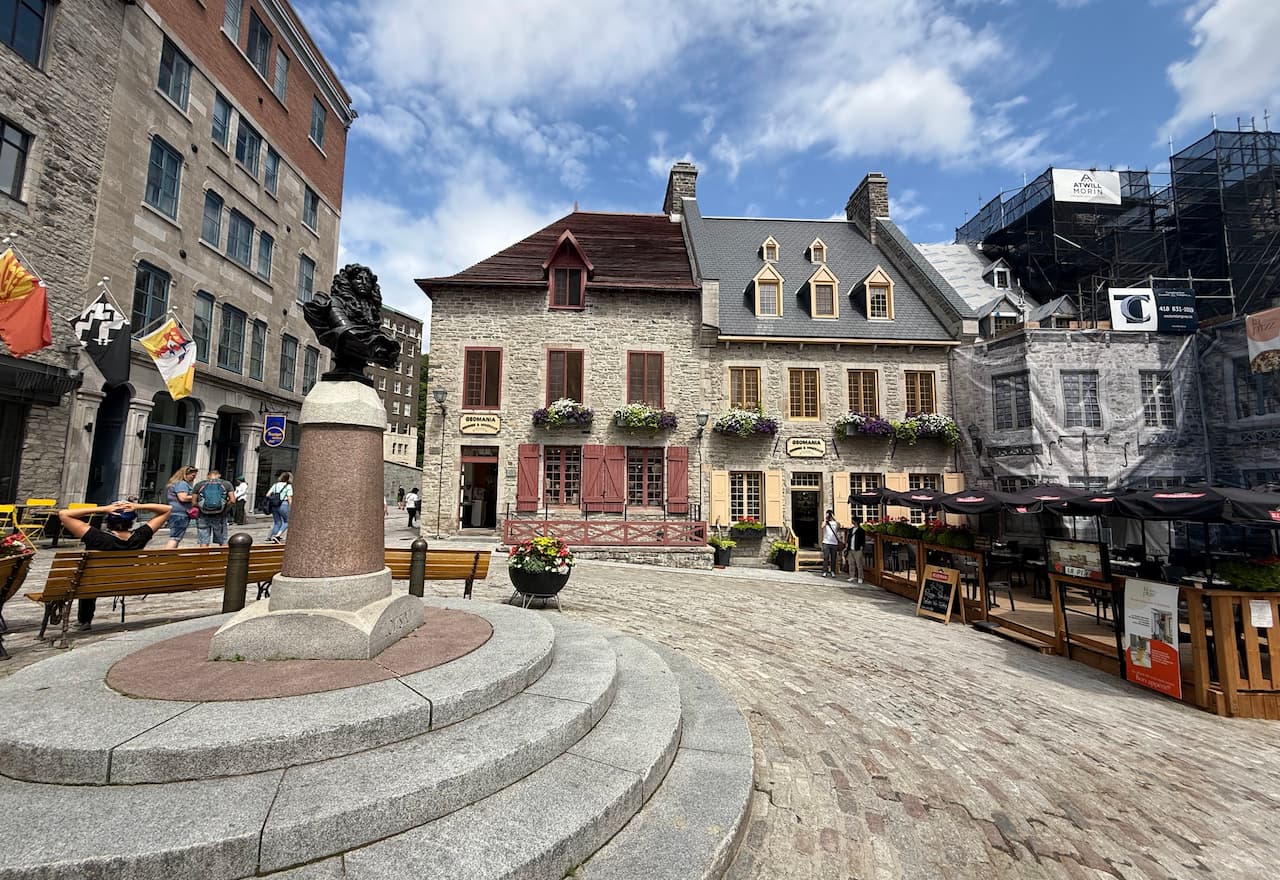 Thumbnail-For-Rue du Petit Champlain-Square-By-Credit Instant