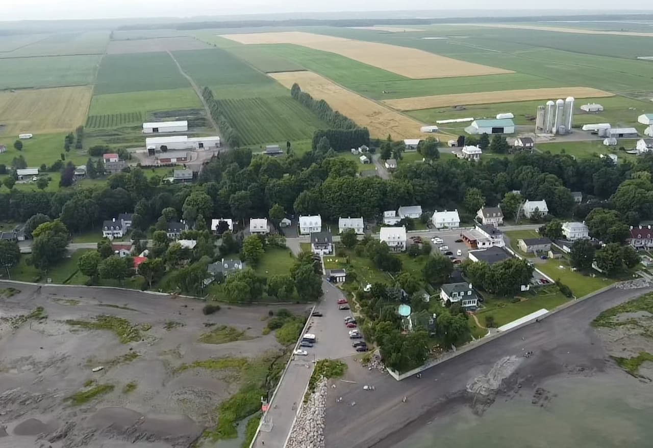 Thumbnail-For-Saint-Jean-de-l_Île-d_Orléans-By-Credit Instant