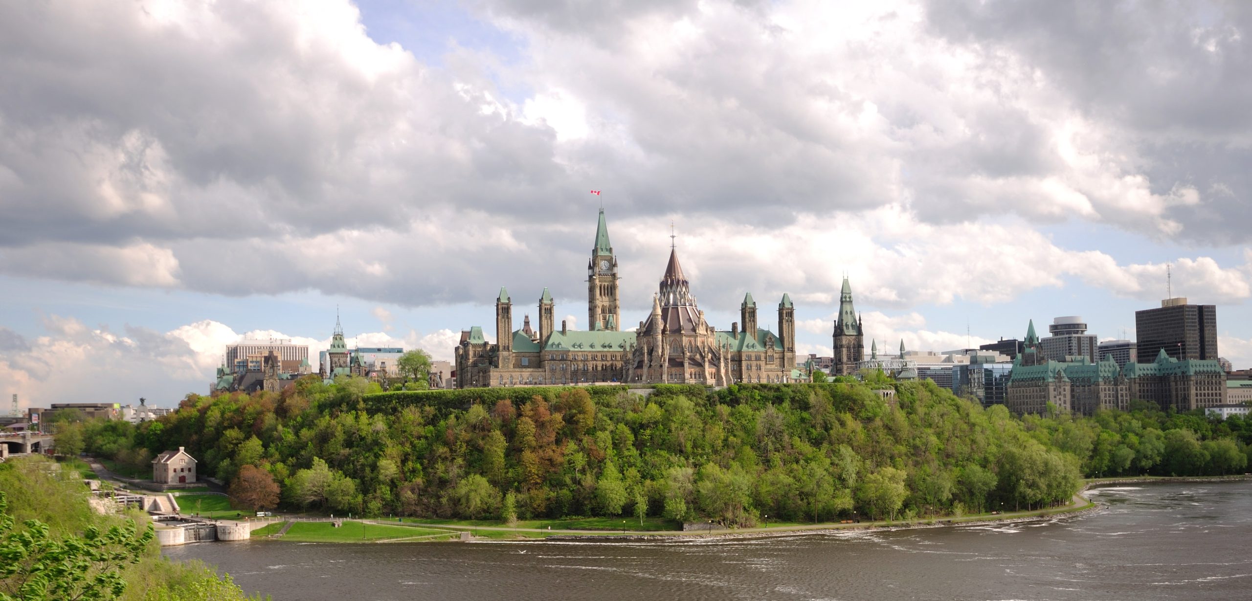 thumbnail-parliament-hill-back-by-creditinstant