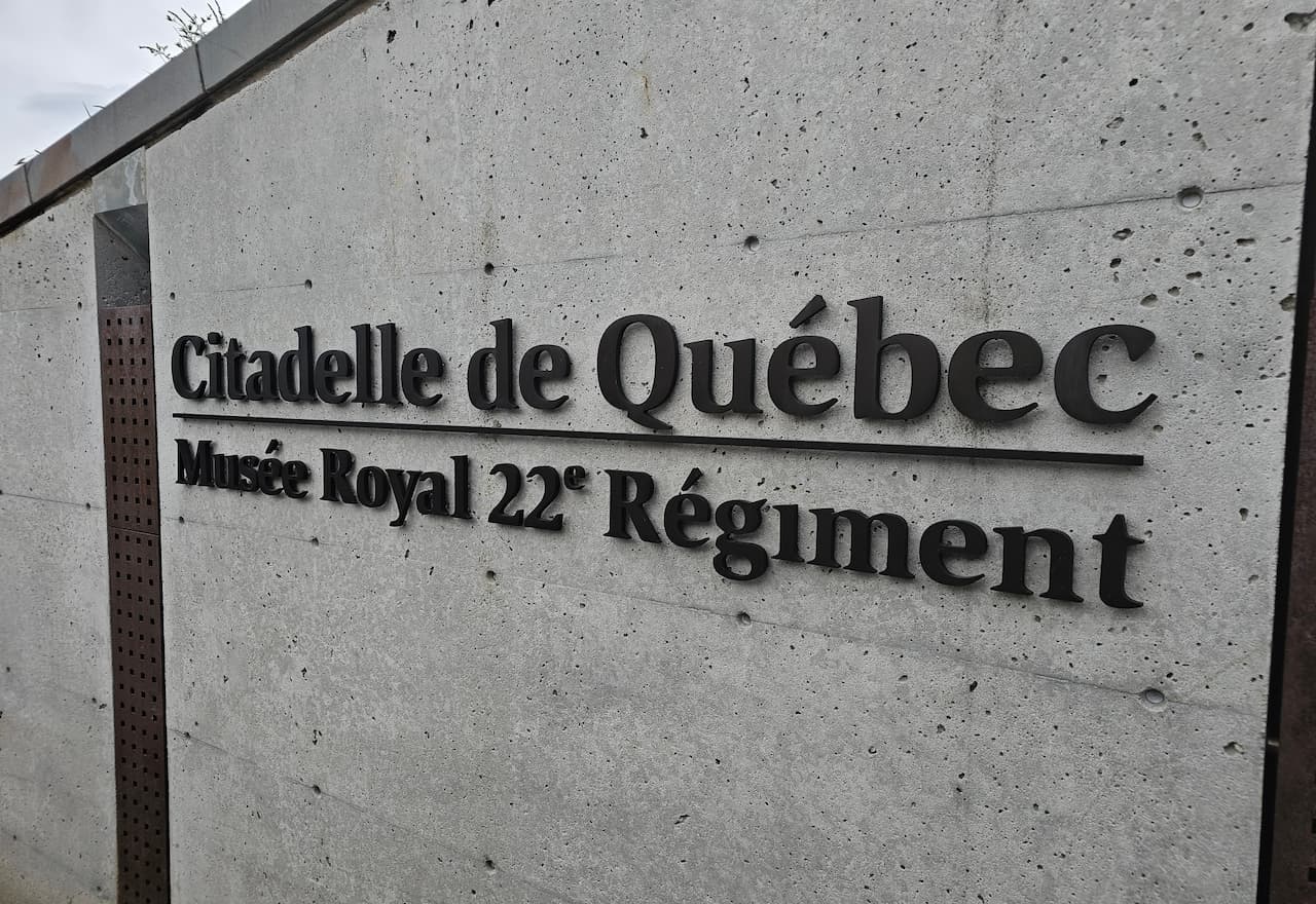 Thumbnail-For-The Citadelle of Québec-Sign-By-Credit Instant
