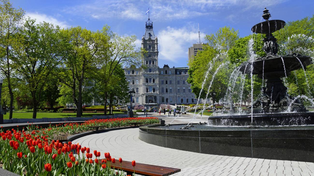 parlaiment-hill-quebec-city-by-creditinstant