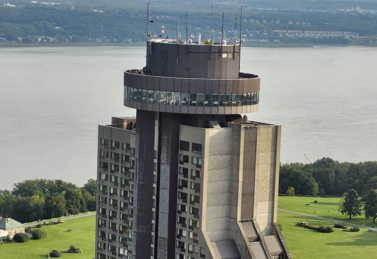 Thumbnail-For-Le-Observatoire de la Capitale-Quebec-By-Credit Instant