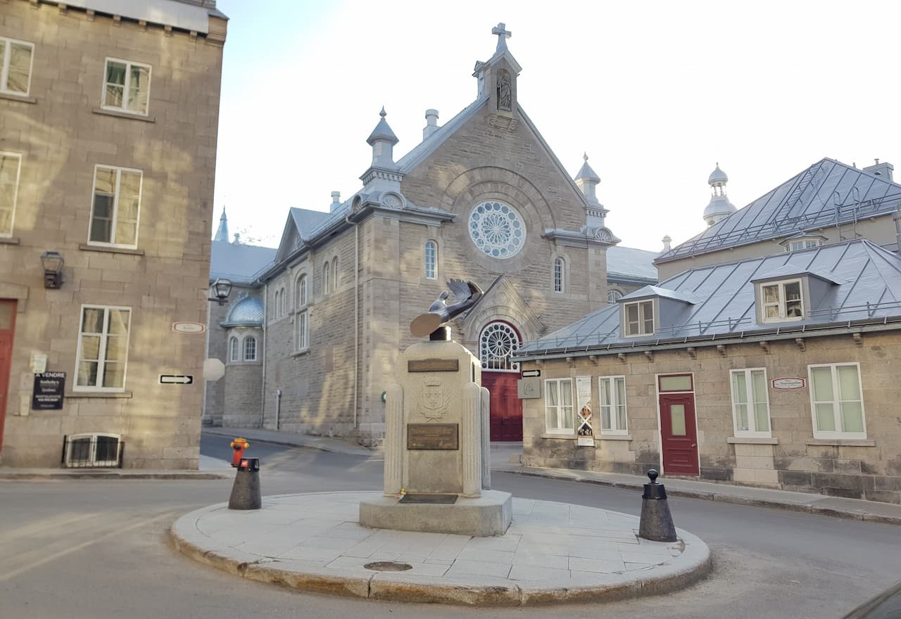 Thumbnail-For-Royal Place-Sculpture-By-Credit Instant