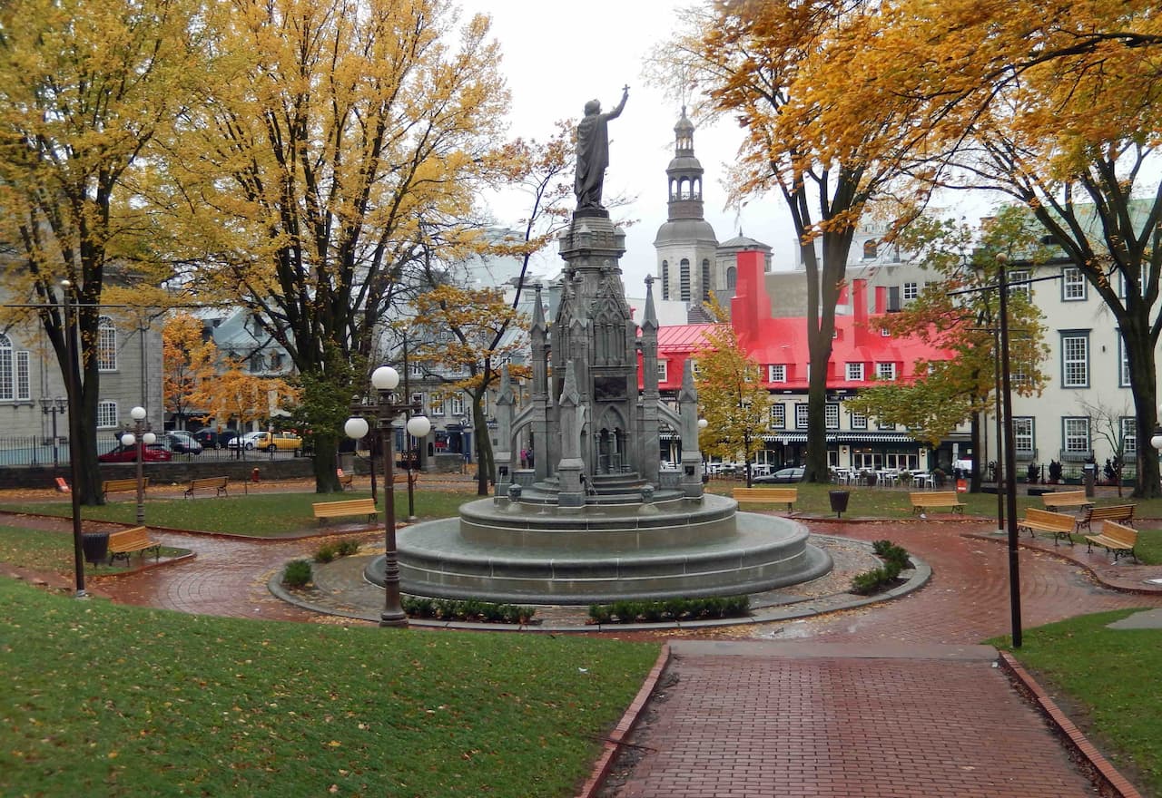 Thumbnail-For-Square-At-Royal Place-Quebec-By-Credit Instant