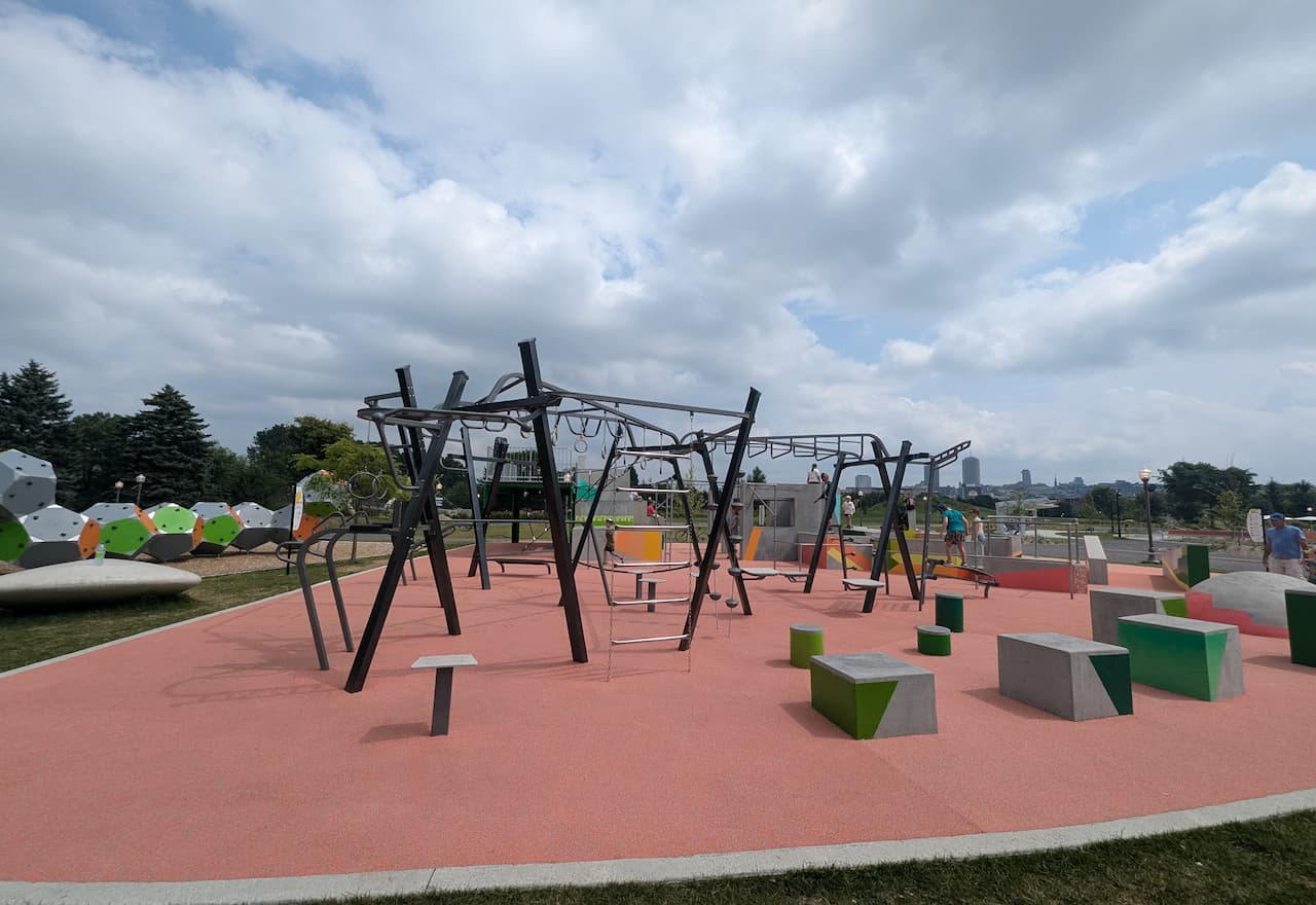 Thumbnail-For-Pointe-aux-Lièvres Park-Playground-By-Credit Instant